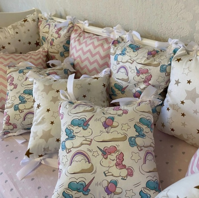 Бортики подушки в детскую кроватку (Розовый)